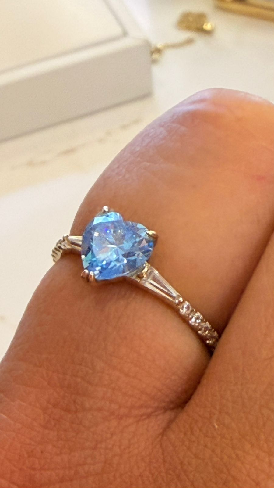 DUMMY - ANILLO ZIRCON CORAZON CELESTE 10K 1.8GR